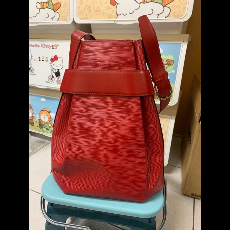 LV八角水波紋水桶包-1