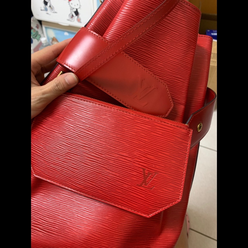 LV八角水波紋水桶包-4