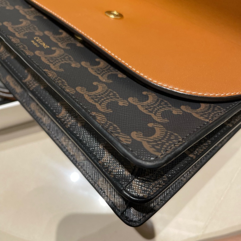 CELINE Triomphe strap woc老花雙翻蓋釦式斜背包 WOC-18