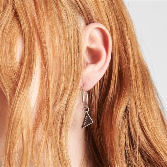 【預購】Prada Smalto Jewels 三角形標誌 LOGO 垂墜耳環 黑色 925純銀-3