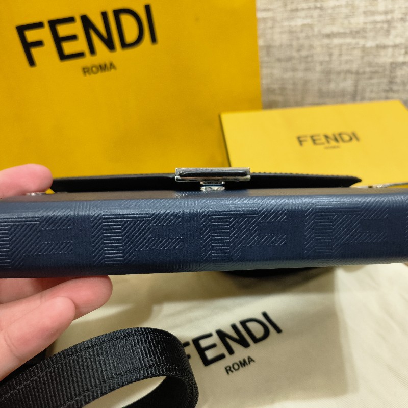 5/23購入 全新 Fendi 芬迪 小方盒 小側包 防刮深藍-8