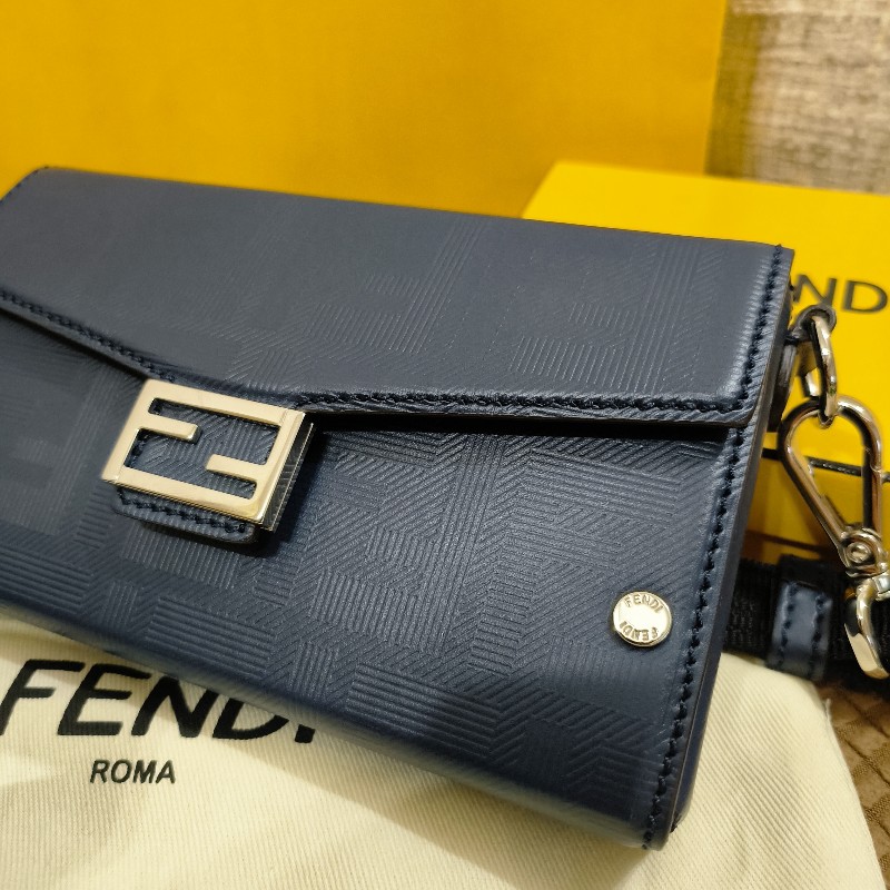 5/23購入 全新 Fendi 芬迪 小方盒 小側包 防刮深藍-11