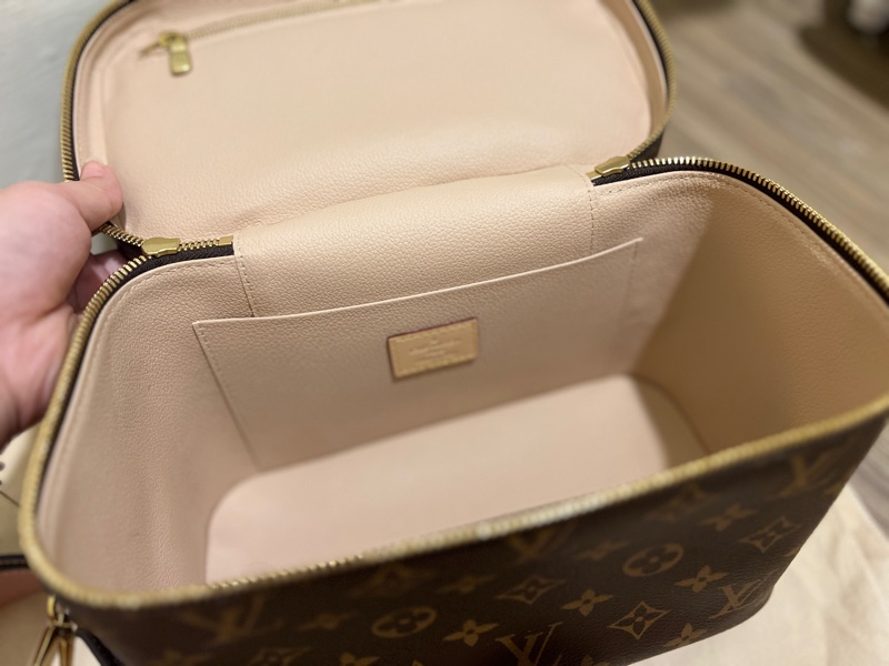 LV Nice BB化妝包-9