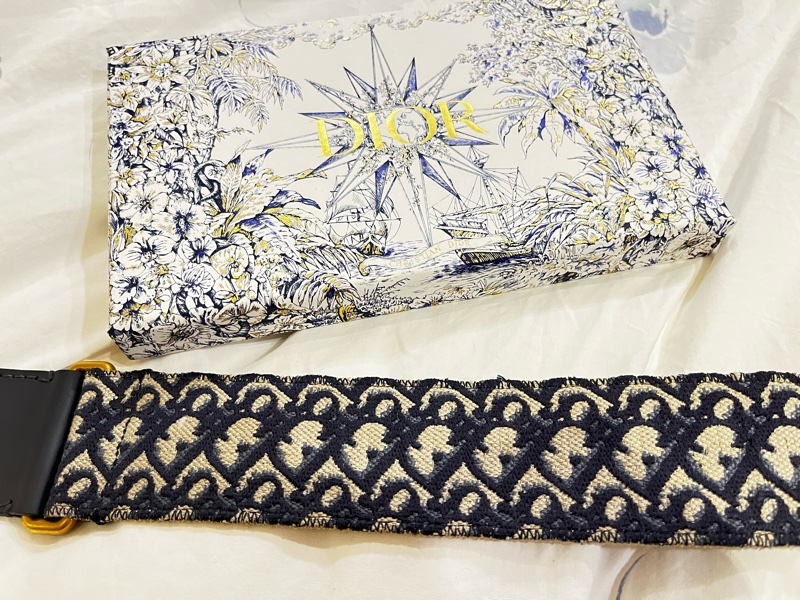 全新Dior老花款刺繡肩背帶-1