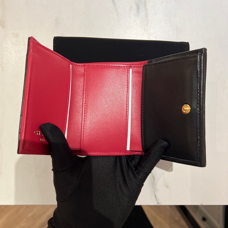 Chanel19 稀有款 黑色山羊皮三折迷你短夾-8