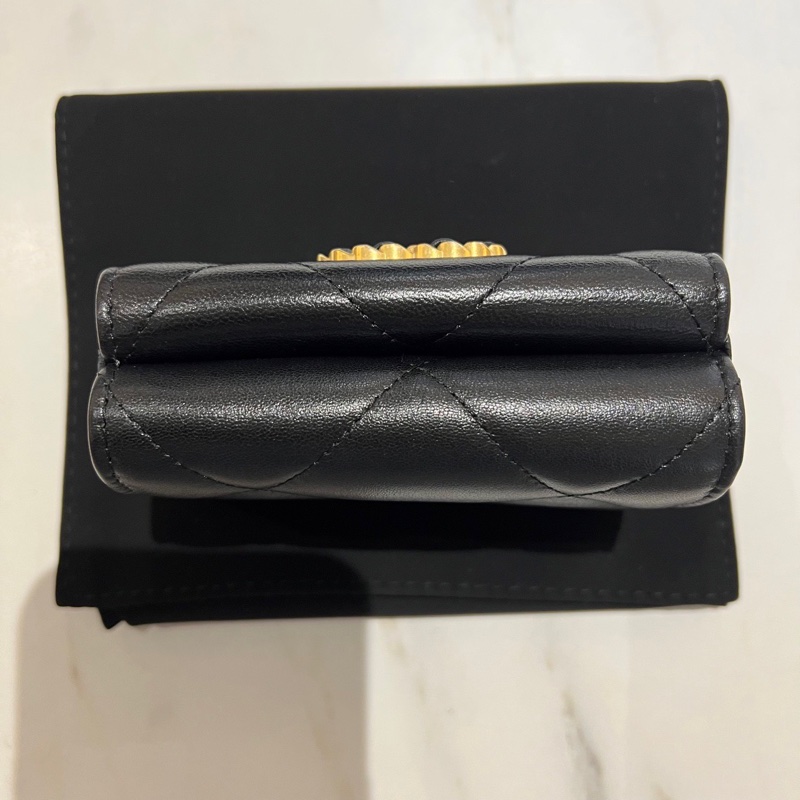 Chanel19 稀有款 黑色山羊皮三折迷你短夾-9