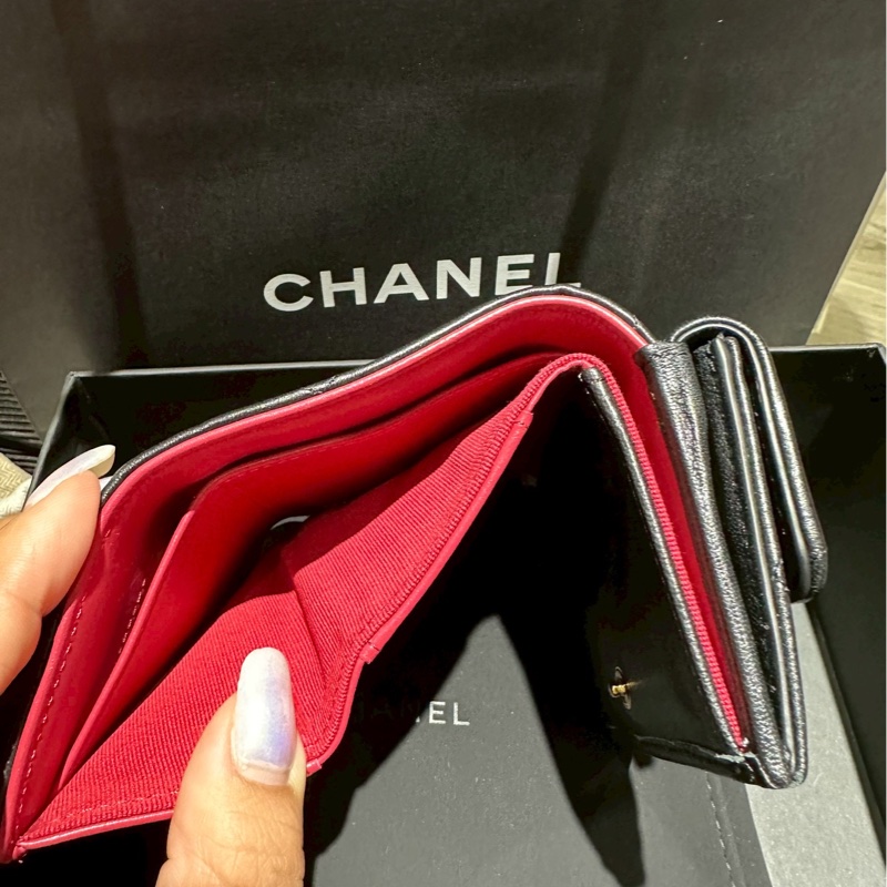Chanel19 稀有款 黑色山羊皮三折迷你短夾-3
