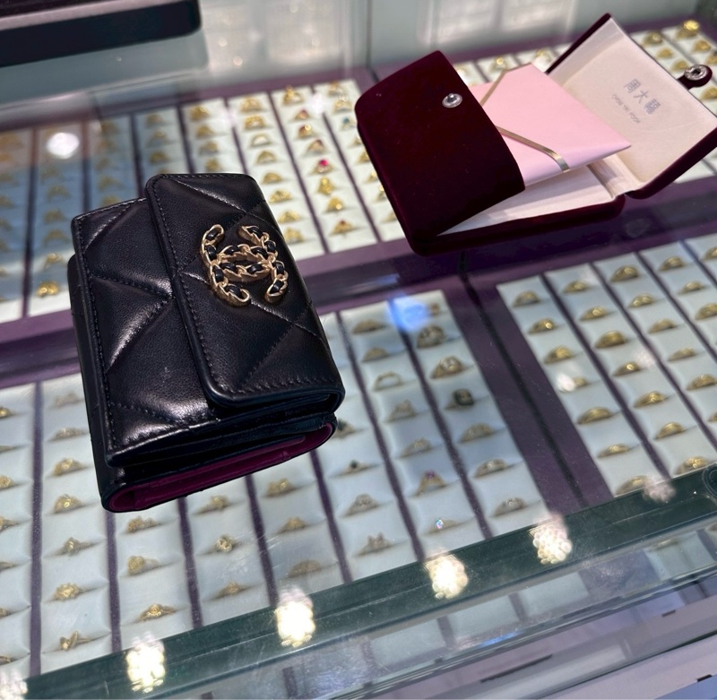 Chanel19 稀有款 黑色山羊皮三折迷你短夾-11