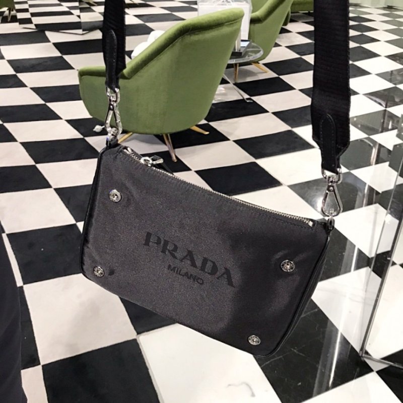 Prada Re-Edition 1BH168 倒三角標可拆卸兩層多功能尼龍相機包【促銷品】-1