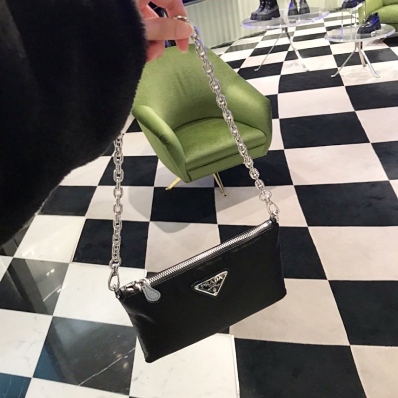 Prada Re-Edition 1BH168 倒三角標可拆卸兩層多功能尼龍相機包【促銷品】-2