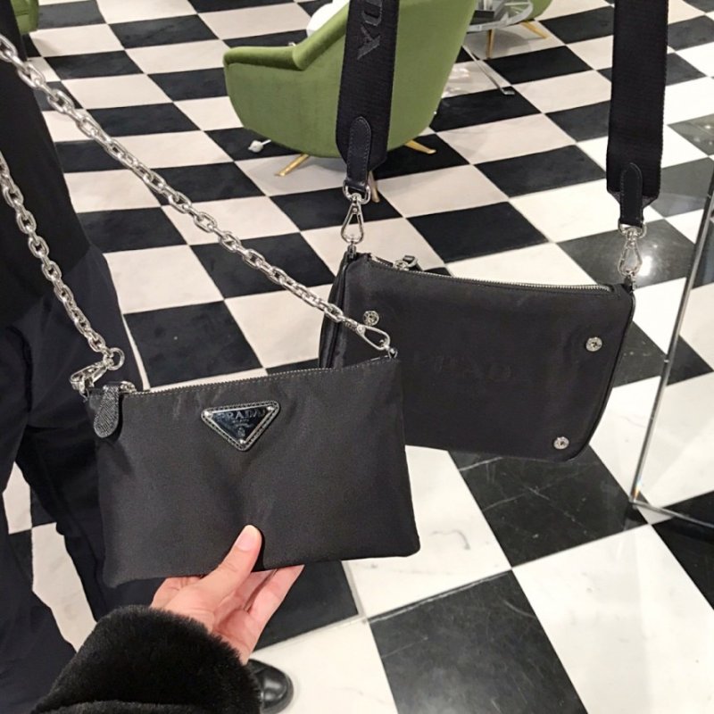 Prada Re-Edition 1BH168 倒三角標可拆卸兩層多功能尼龍相機包【促銷品】-4