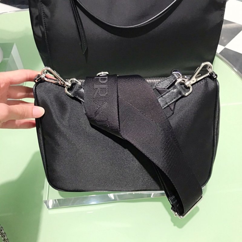 Prada Re-Edition 1BH168 倒三角標可拆卸兩層多功能尼龍相機包【促銷品】-5