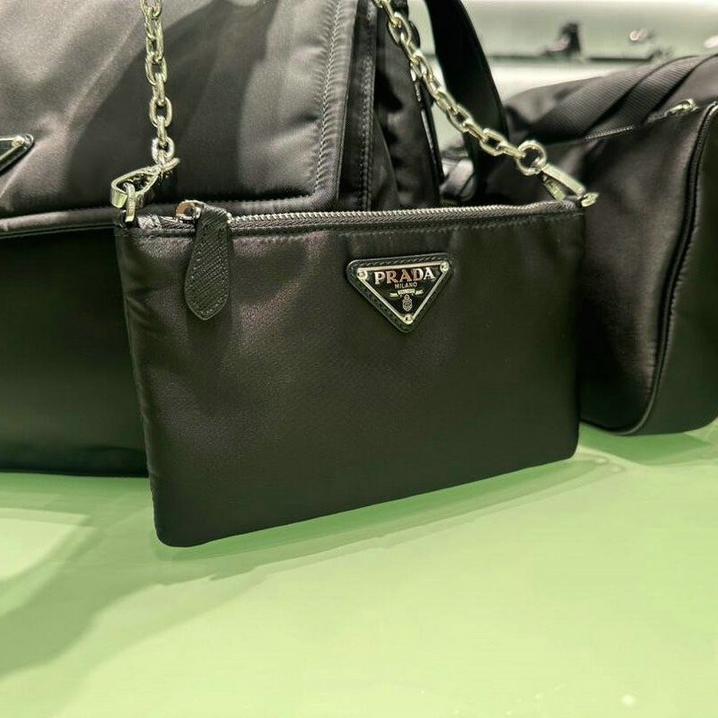 Prada Re-Edition 1BH168 倒三角標可拆卸兩層多功能尼龍相機包【促銷品】-7