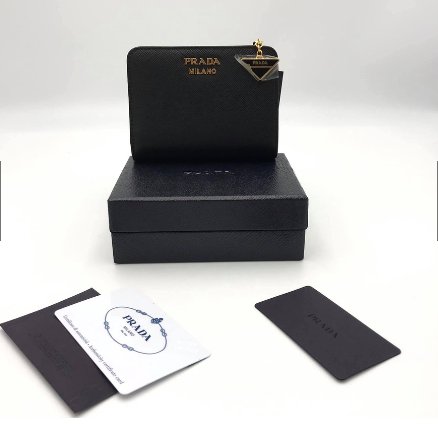 Prada 1ML018 Saffiano 倒三角標 Logo 拉鍊二折短夾 黑色-2