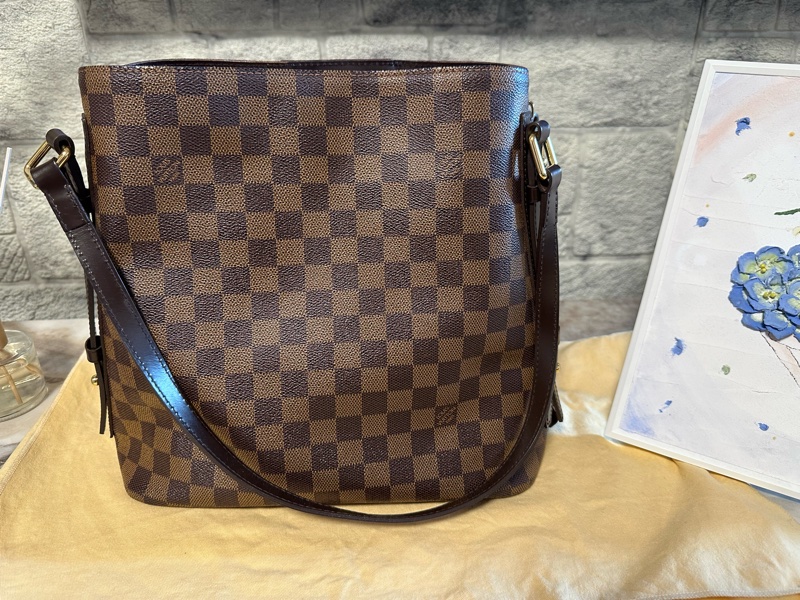 LV肩背兩用包-13