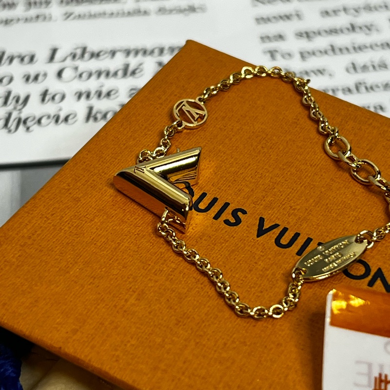 🔥LV全新未使用閒置品 經典熱門Essential V字手鍊-2