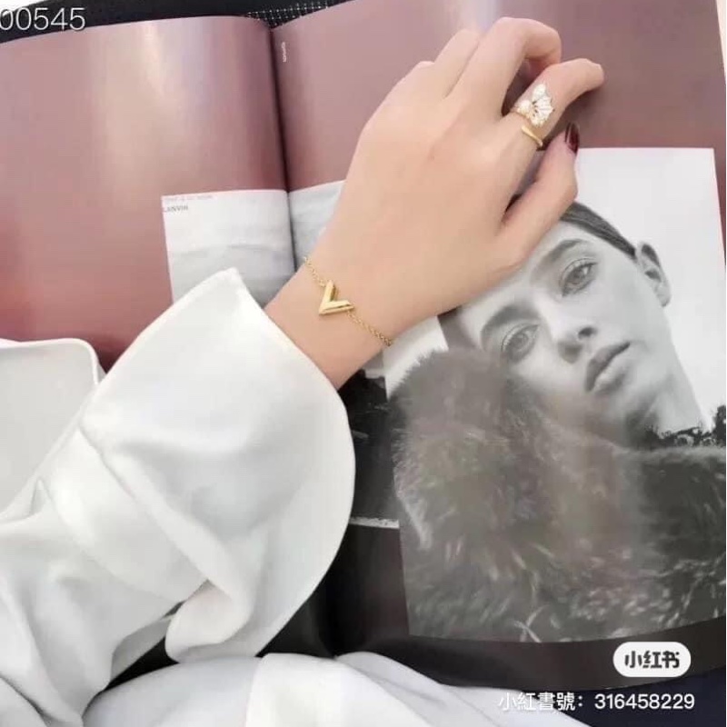 🔥LV全新未使用閒置品 經典熱門Essential V字手鍊-3