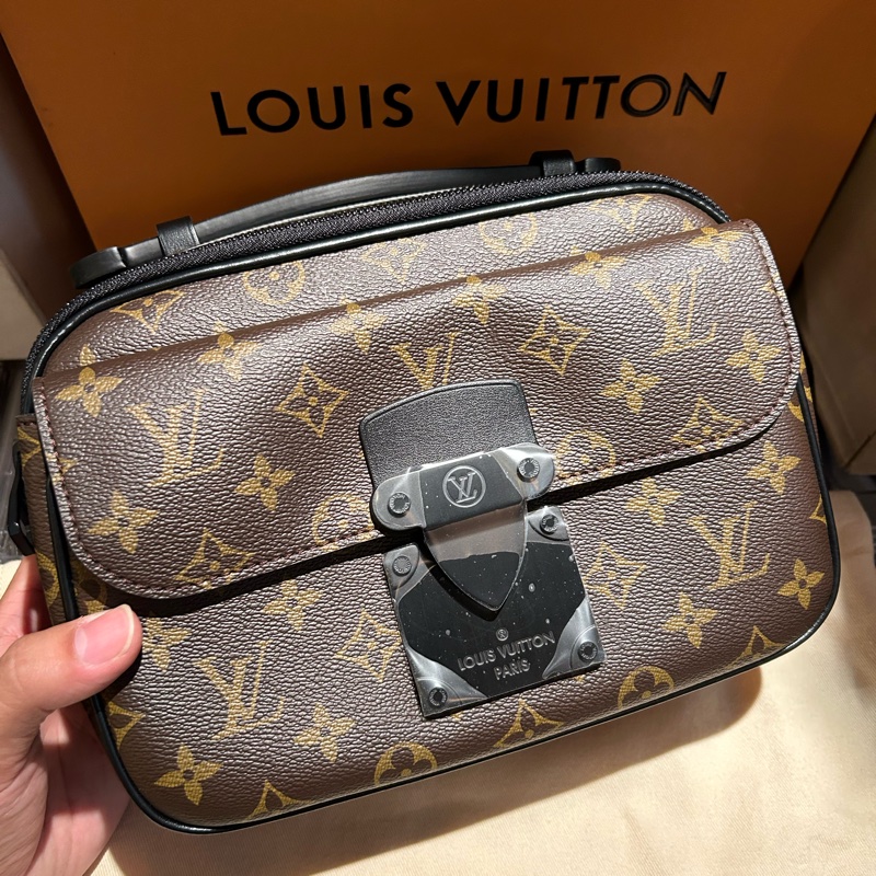 「實體門市現貨」全新 LV S LOCK 郵差包-1