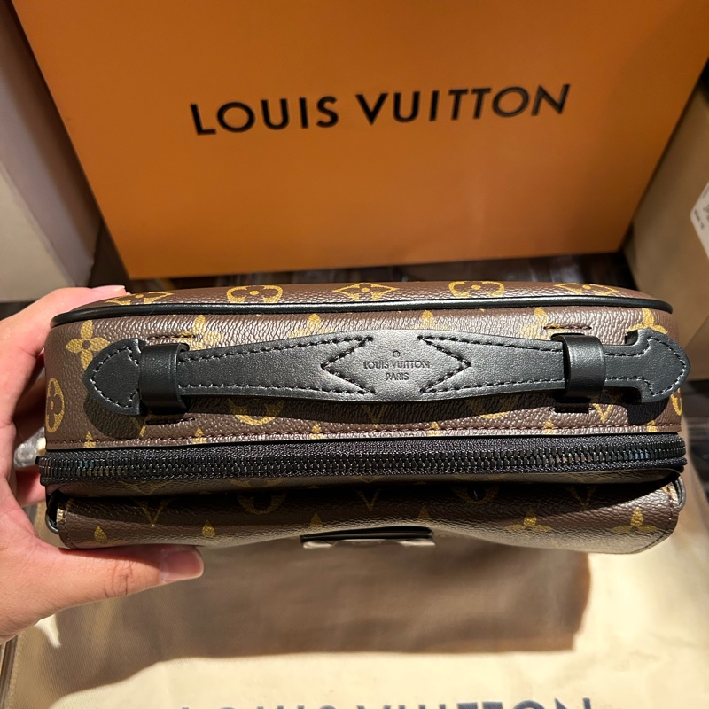 「實體門市現貨」全新 LV S LOCK 郵差包-2