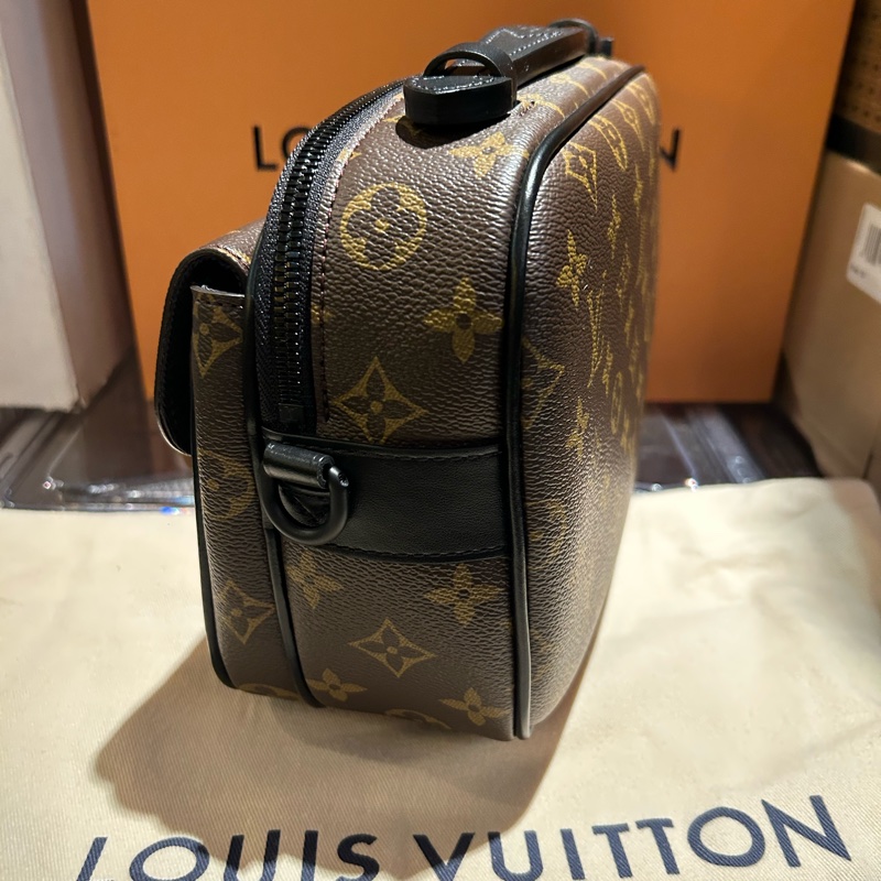 「實體門市現貨」全新 LV S LOCK 郵差包-5