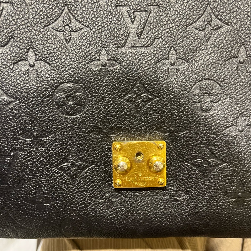 [斑比暴衝💕］內文優惠價‼️Louis Vuitton 路易威登 牛皮郵差包 壓花老花 郵差包-2