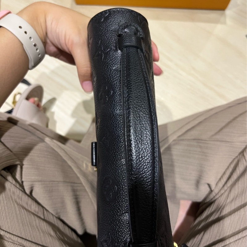 [斑比暴衝💕］內文優惠價‼️Louis Vuitton 路易威登 牛皮郵差包 壓花老花 郵差包-3