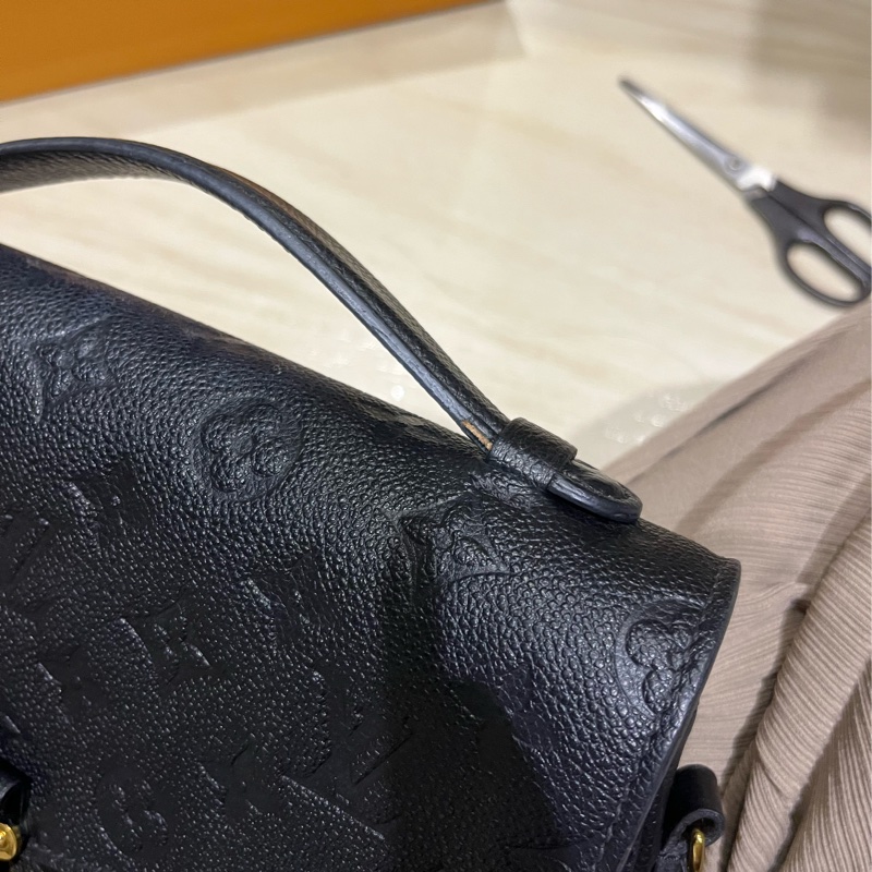 [斑比暴衝💕］內文優惠價‼️Louis Vuitton 路易威登 牛皮郵差包 壓花老花 郵差包-5