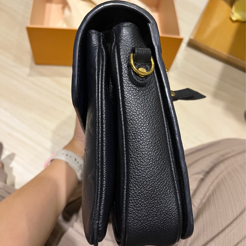 [斑比暴衝💕］內文優惠價‼️Louis Vuitton 路易威登 牛皮郵差包 壓花老花 郵差包-11