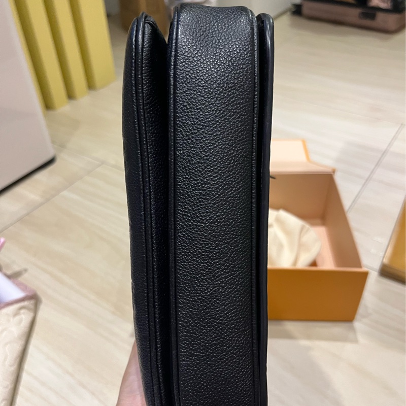 [斑比暴衝💕］內文優惠價‼️Louis Vuitton 路易威登 牛皮郵差包 壓花老花 郵差包-13