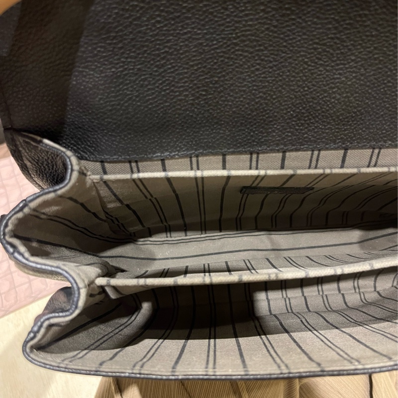 [斑比暴衝💕］內文優惠價‼️Louis Vuitton 路易威登 牛皮郵差包 壓花老花 郵差包-26