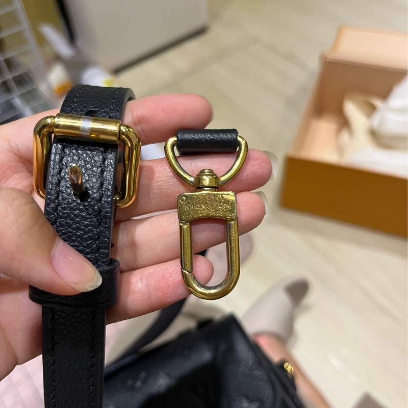 [斑比暴衝💕］內文優惠價‼️Louis Vuitton 路易威登 牛皮郵差包 壓花老花 郵差包-38