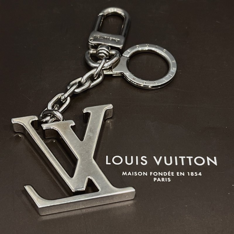 Louis Vuitton LV 銀色大LOGO鑰匙圈/吊飾/掛飾/配件-1
