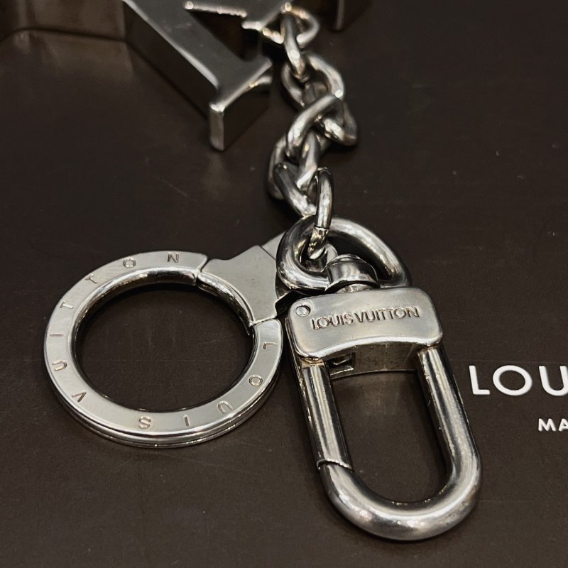 Louis Vuitton LV 銀色大LOGO鑰匙圈/吊飾/掛飾/配件-3