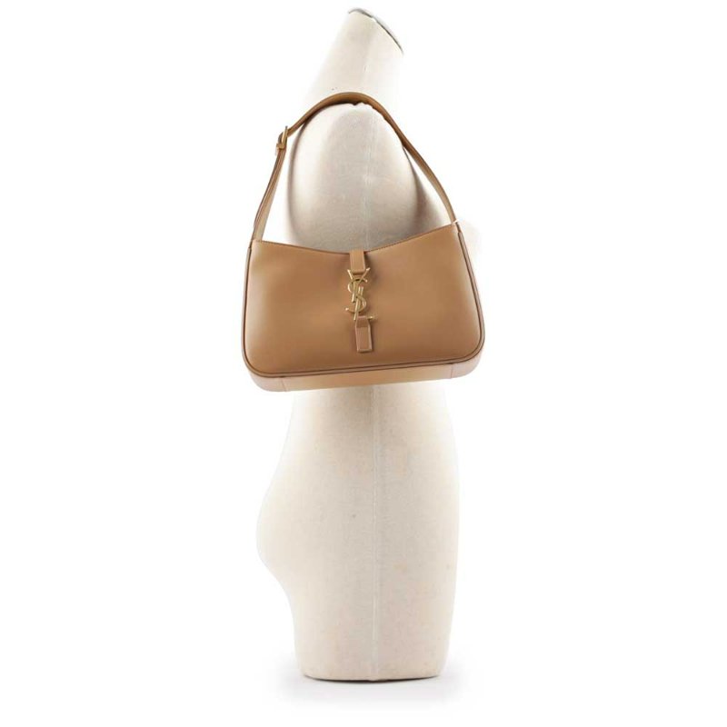 YSL LE 5 A 7 光滑小牛皮肩背Hobo包(駝色)-8