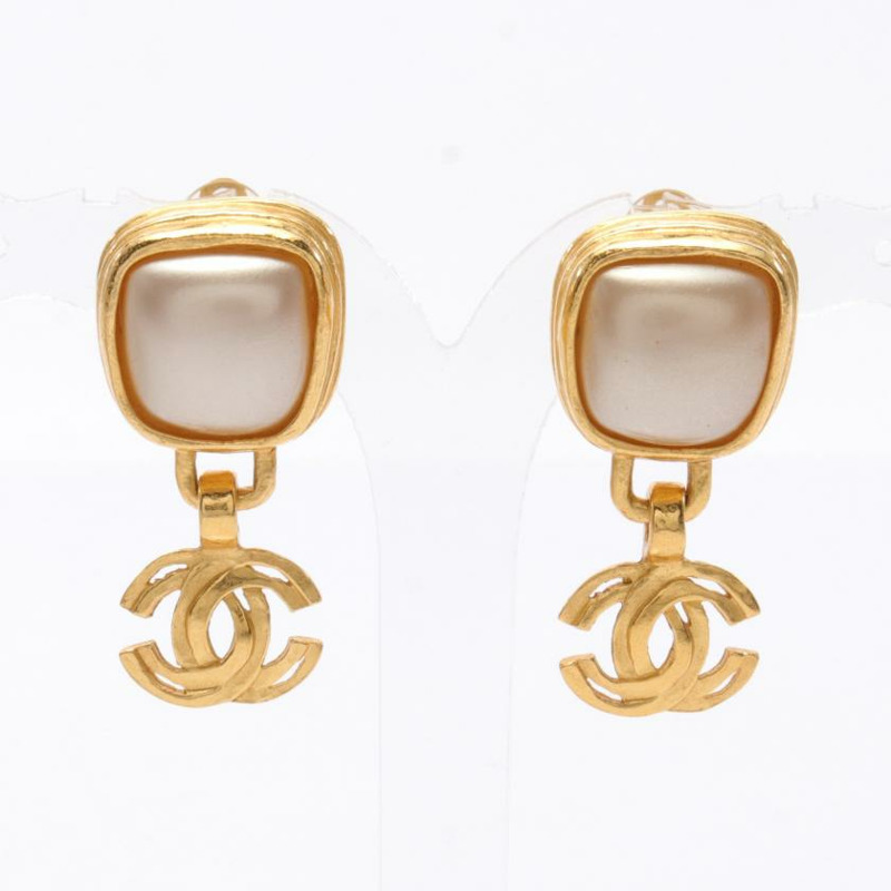 【日本直送】 中古CHANEL[B]雙C標誌 耳環 鍍金 人造珍珠 金色 米白色 97A-0