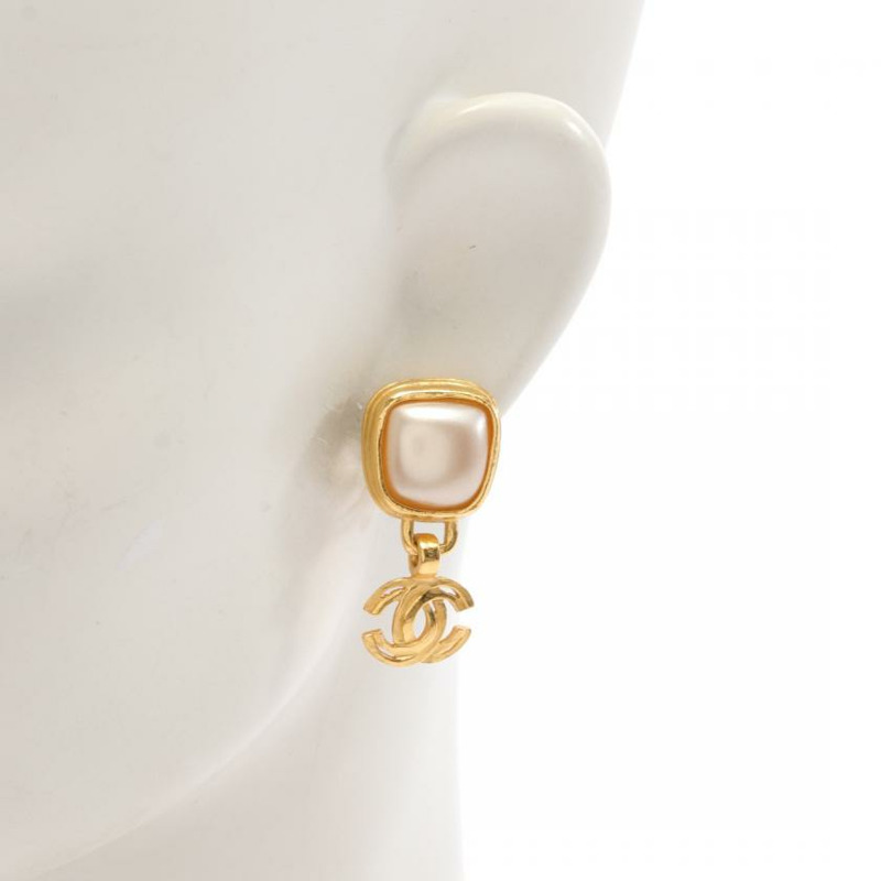【日本直送】 中古CHANEL[B]雙C標誌 耳環 鍍金 人造珍珠 金色 米白色 97A-3