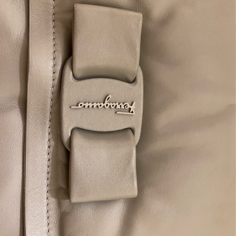 salvatore ferragamo viva枕頭包-1