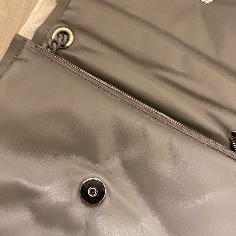 salvatore ferragamo viva枕頭包-2