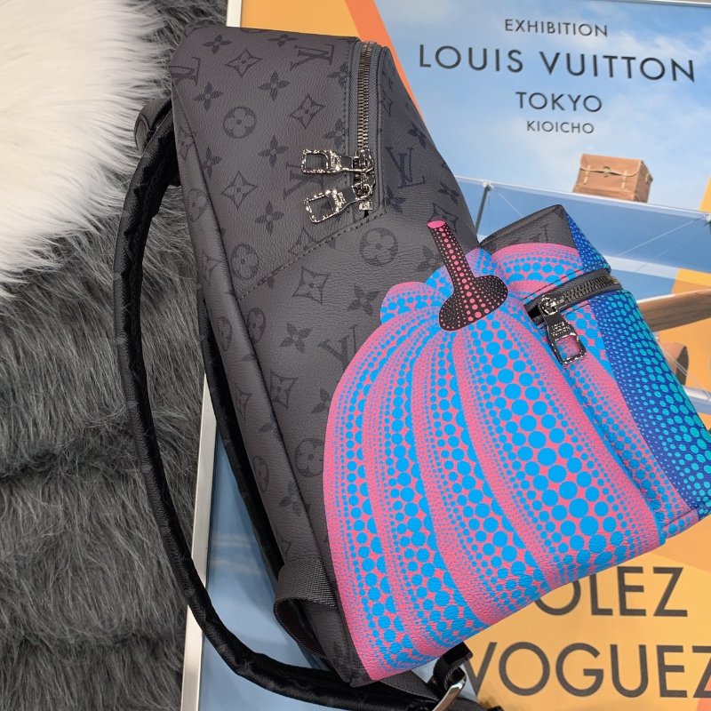 Louis Vuitton LV 黑色字紋草間彌生聯名款DISCOVERY後背包-3