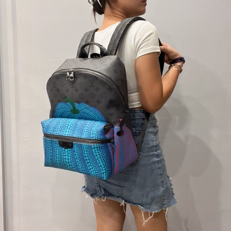 Louis Vuitton LV 黑色字紋草間彌生聯名款DISCOVERY後背包-8