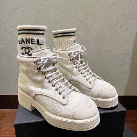 Chanel白色馬毛短靴 38.5(建議給平常37.5）