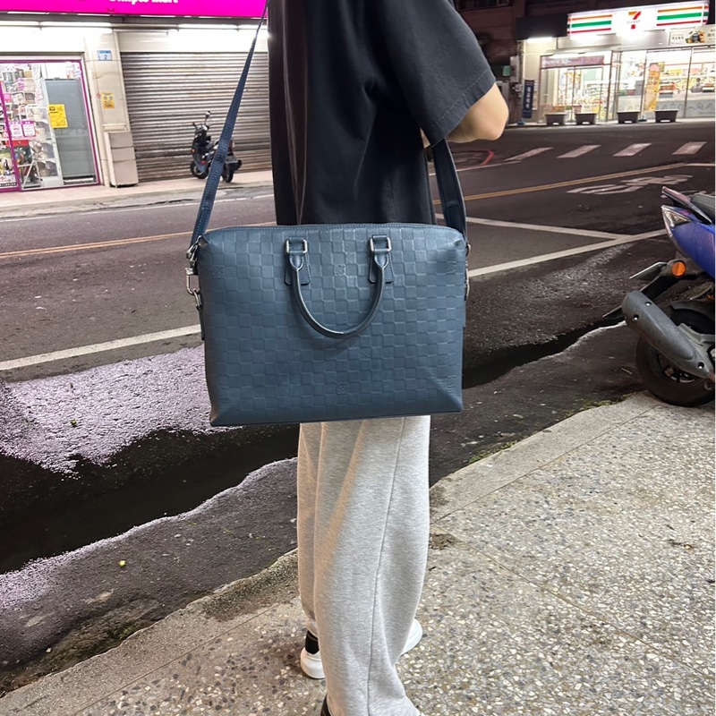 LV  棋盤格牛皮壓紋商務包 公事包  手提包  斜背包-2