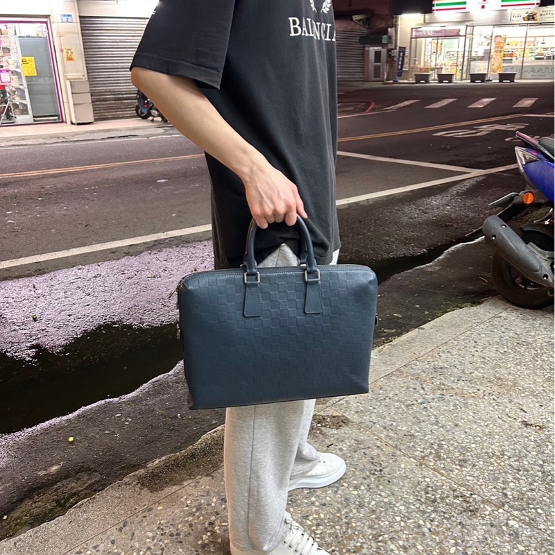 LV  棋盤格牛皮壓紋商務包 公事包  手提包  斜背包-25