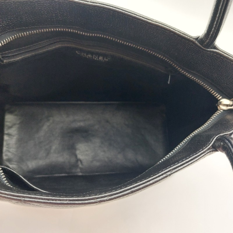 【CHANEL香奈兒】黑色古董包 銀幣荔枝皮希爾頓手提肩背包 經典展示品。
收藏第一首選 經典保值品只有一顆！包包手把很挺 ，狀況很好-21