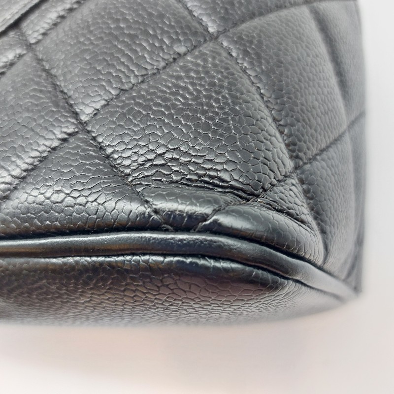 【CHANEL香奈兒】黑色古董包 銀幣荔枝皮希爾頓手提肩背包 經典展示品。
收藏第一首選 經典保值品只有一顆！包包手把很挺 ，狀況很好-25