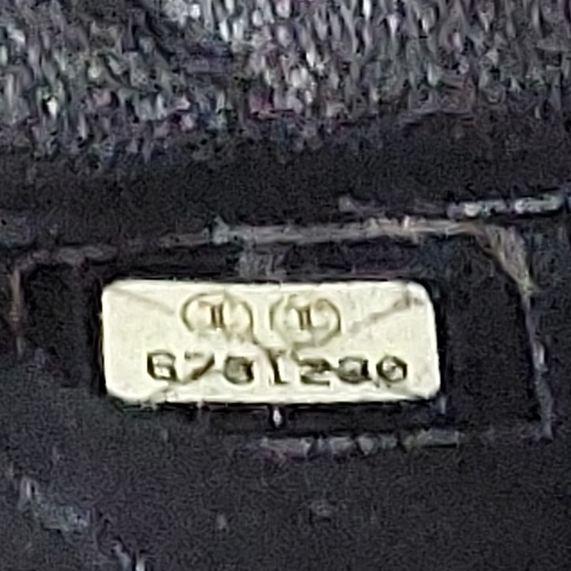 【CHANEL香奈兒】黑色古董包 銀幣荔枝皮希爾頓手提肩背包 經典展示品。
收藏第一首選 經典保值品只有一顆！包包手把很挺 ，狀況很好-32