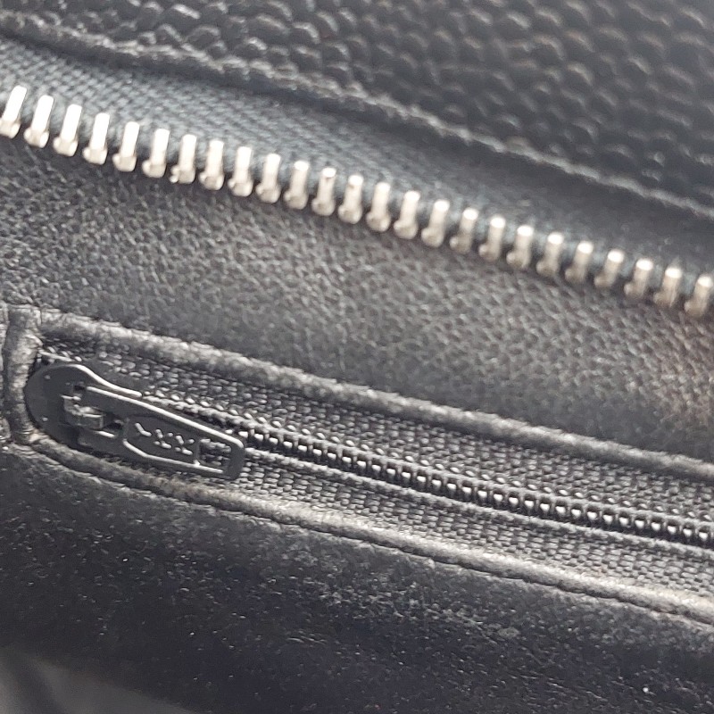 【CHANEL香奈兒】黑色古董包 銀幣荔枝皮希爾頓手提肩背包 經典展示品。
收藏第一首選 經典保值品只有一顆！包包手把很挺 ，狀況很好-33