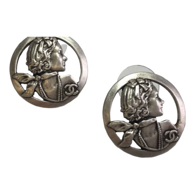 Chanel香奈兒復古風coco可可女士頭像立體雕刻鏤空圓型cc標誌銀灰色耳釘耳環-0