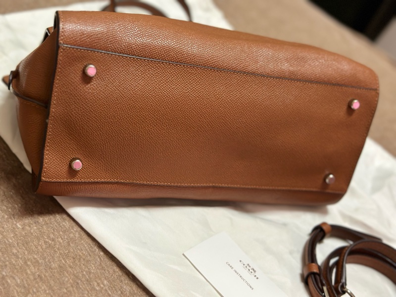 COACH 鵝卵石紋拉鍊手提斜背兩用包(咖啡棕色)-8