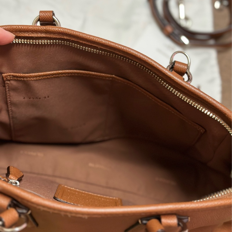 COACH 鵝卵石紋拉鍊手提斜背兩用包(咖啡棕色)-13